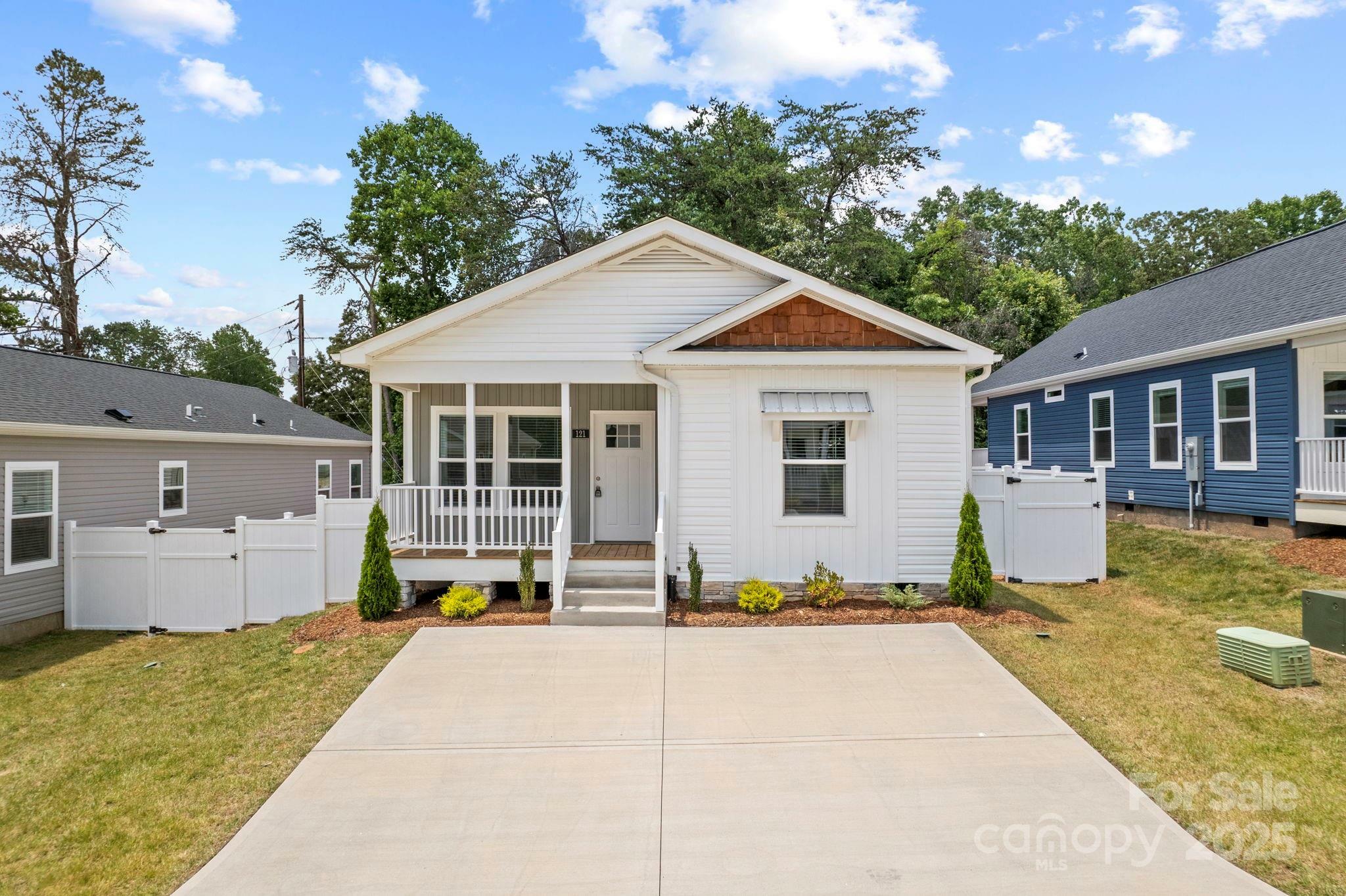 Property Photo: 121 Bellamy Road 26 NC 28806