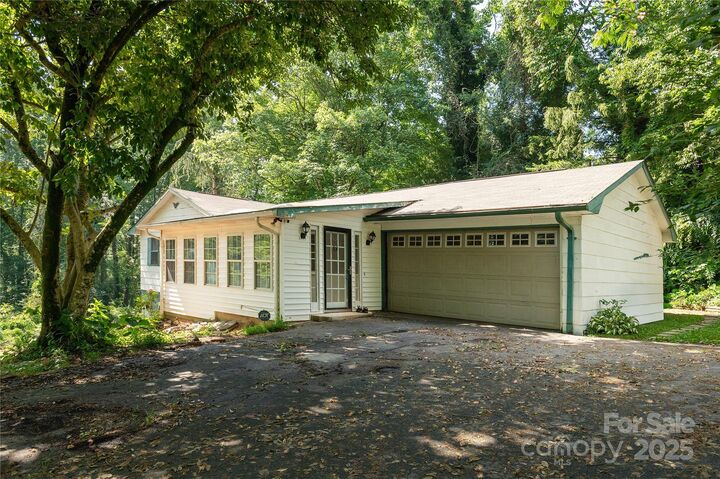 Property Photo:  18 Peaceful Valley Lane  NC 28731 