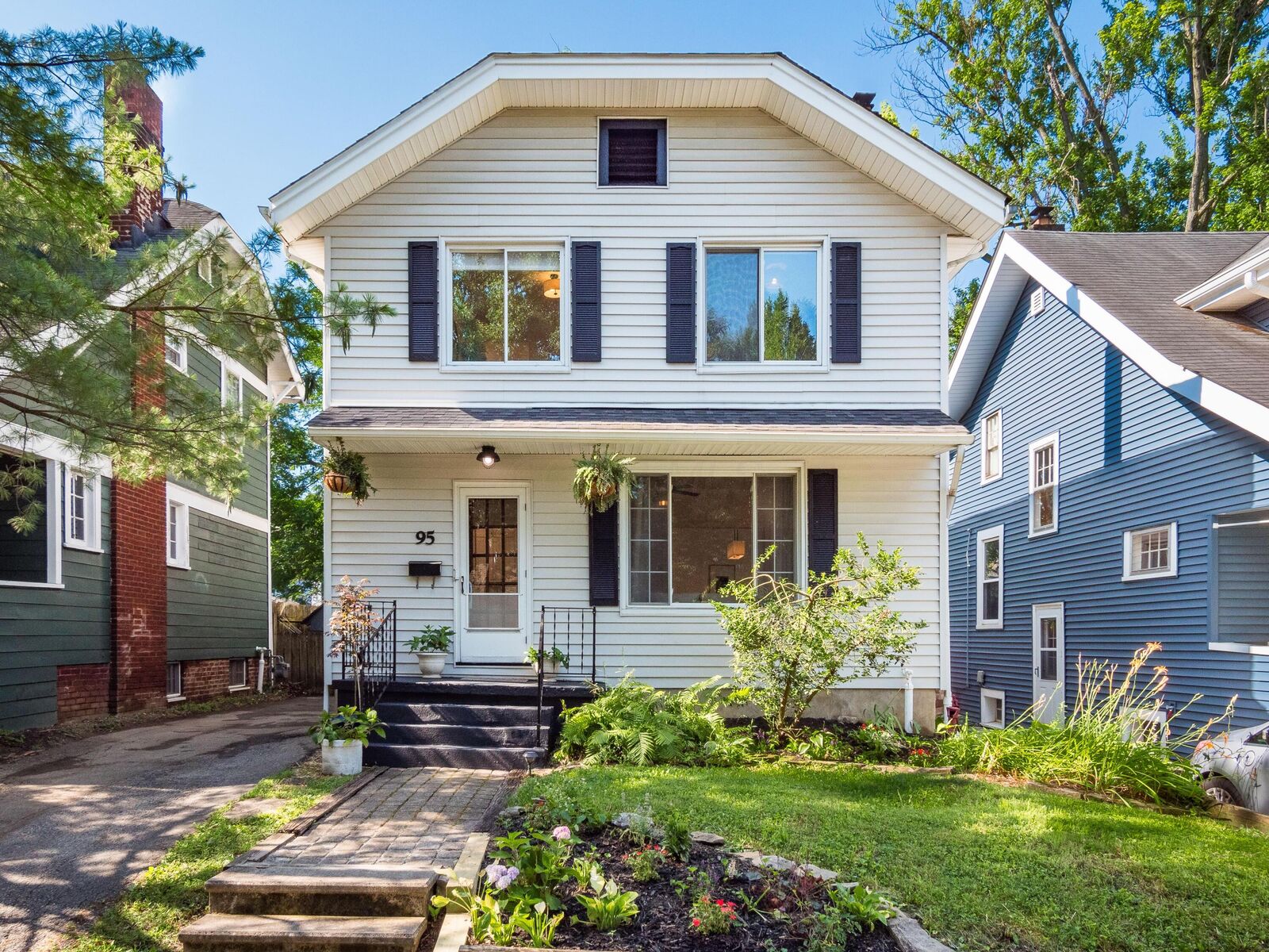 Property Photo: 95 E Pacemont Road OH 43202