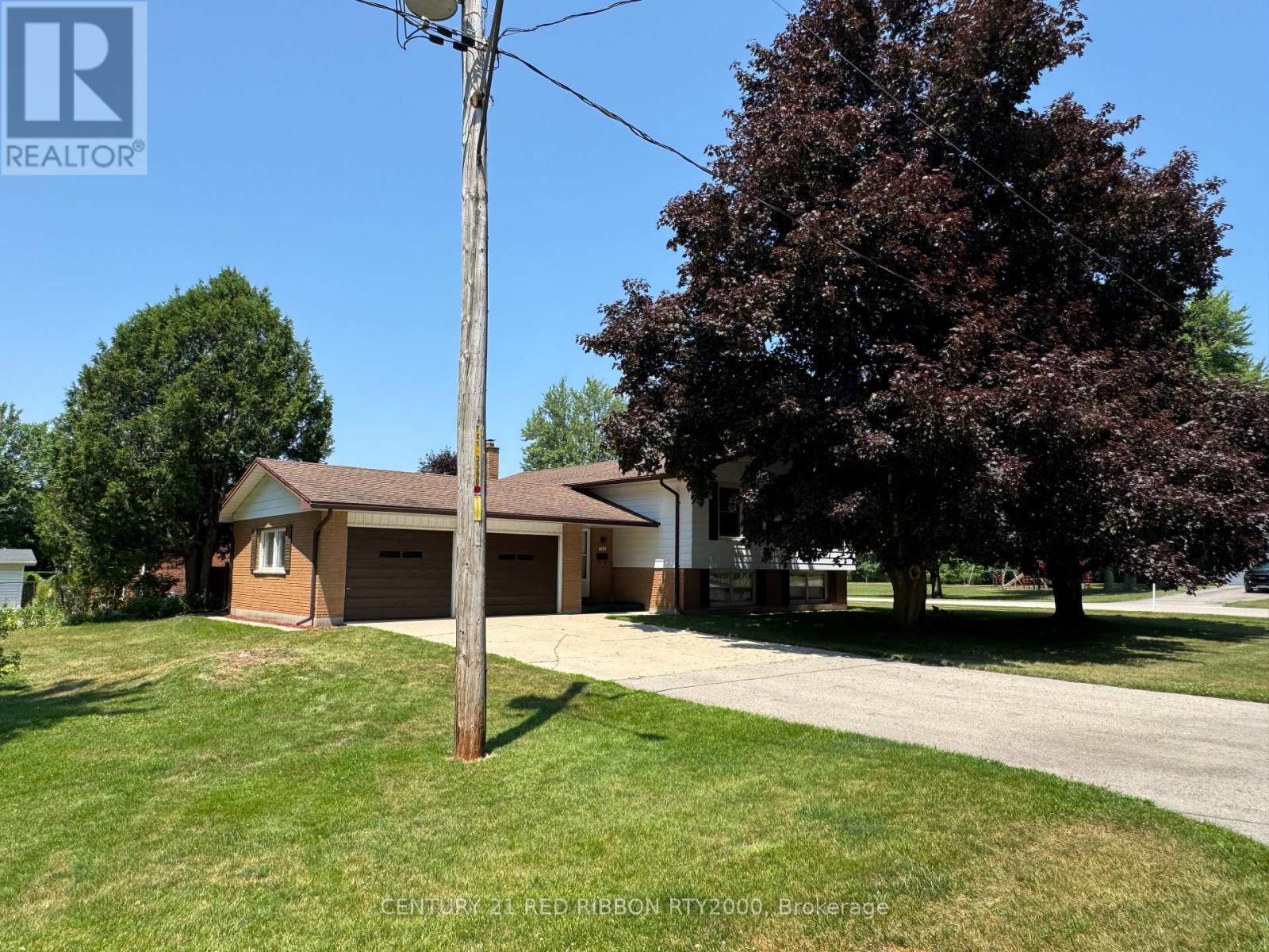 Property Photo: 730 Glover Crescent ON N0L 1W0