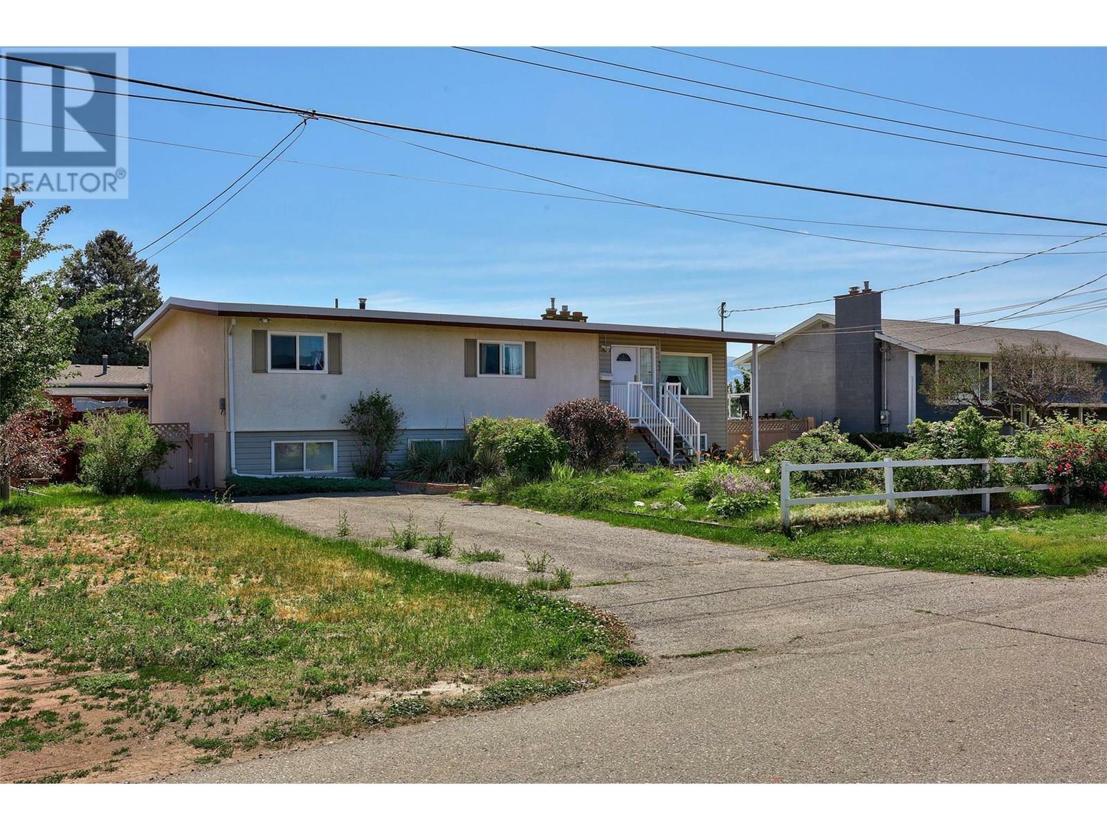 Property Photo:  957 Newton Street  BC V2B 5J3 