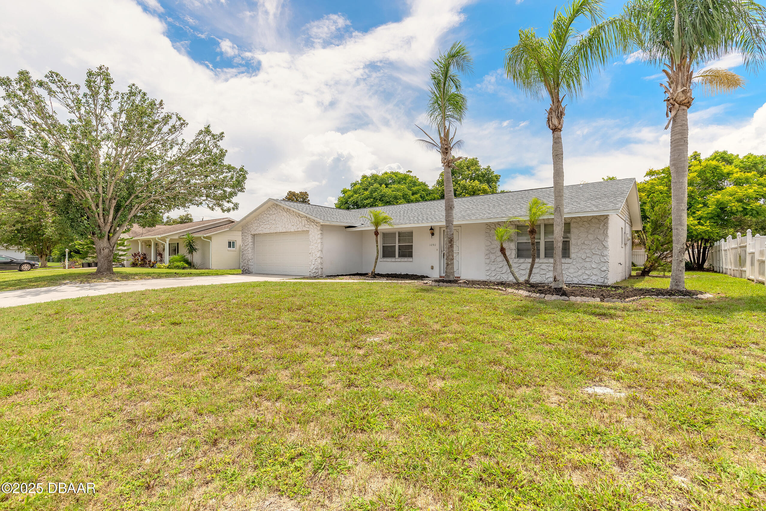 Property Photo: 1090 Wexford Way FL 32129
