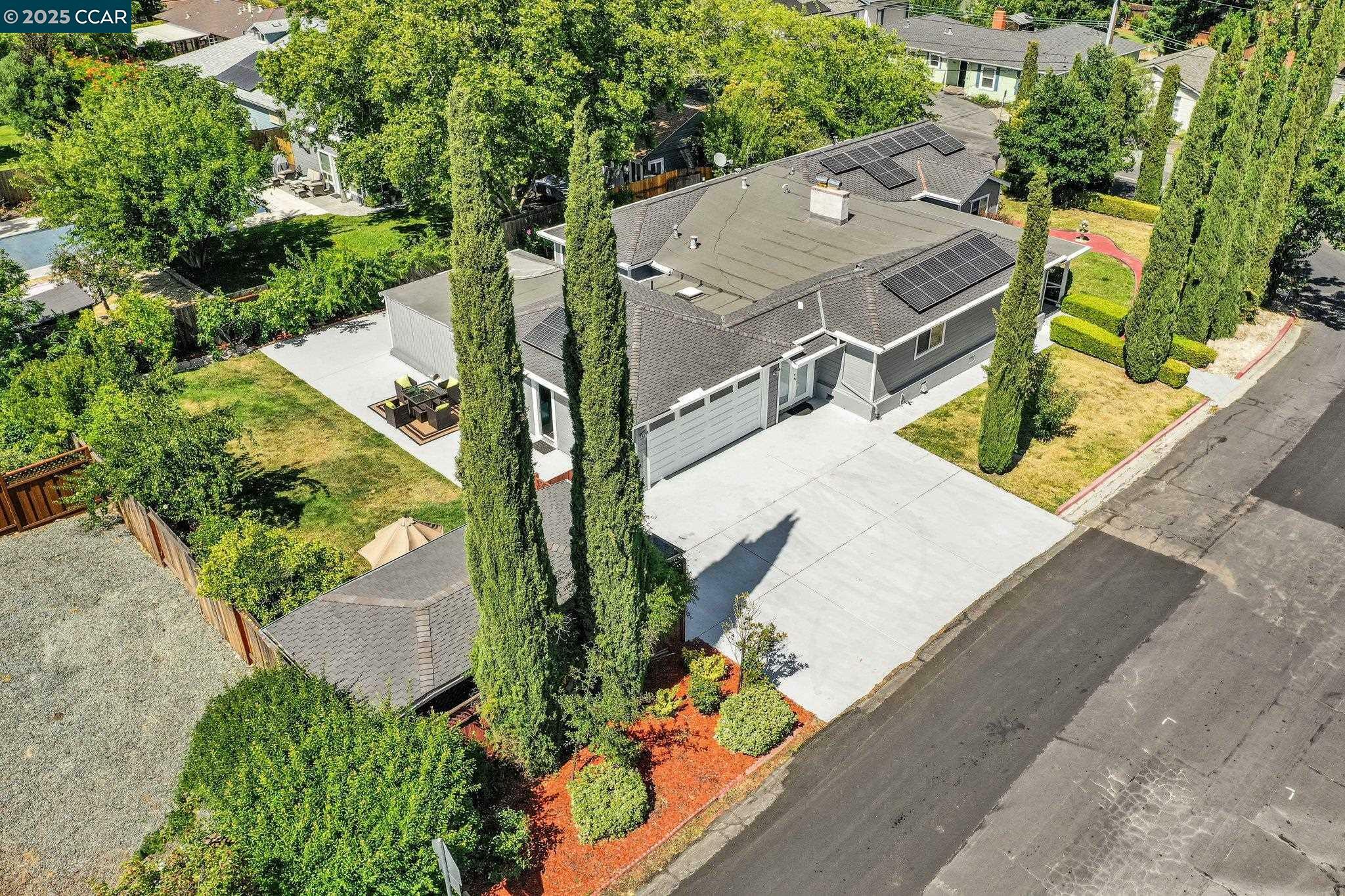 Property Photo: 2401 Casa Way CA 94597