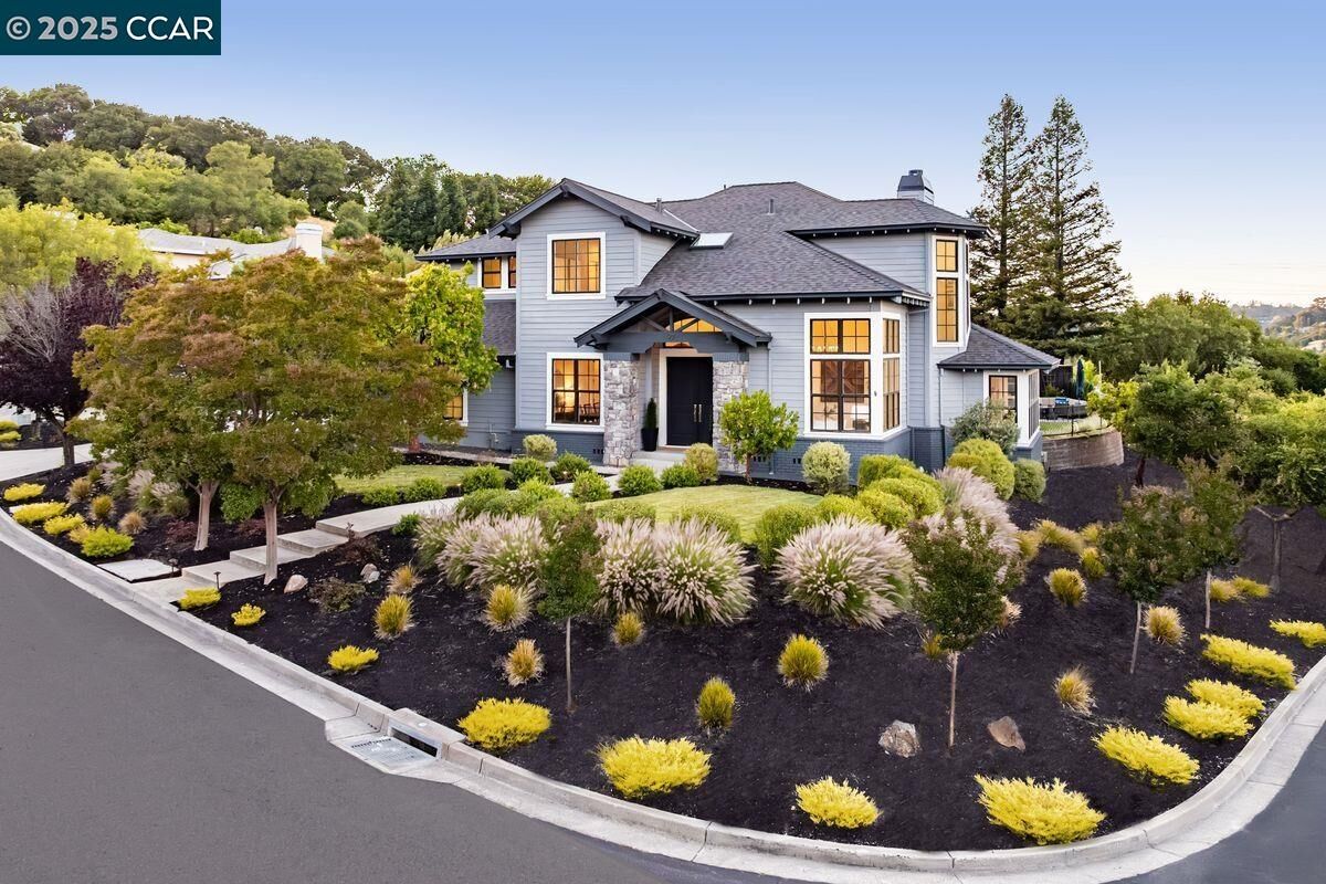 Property Photo: 97 Oak Rd CA 94563
