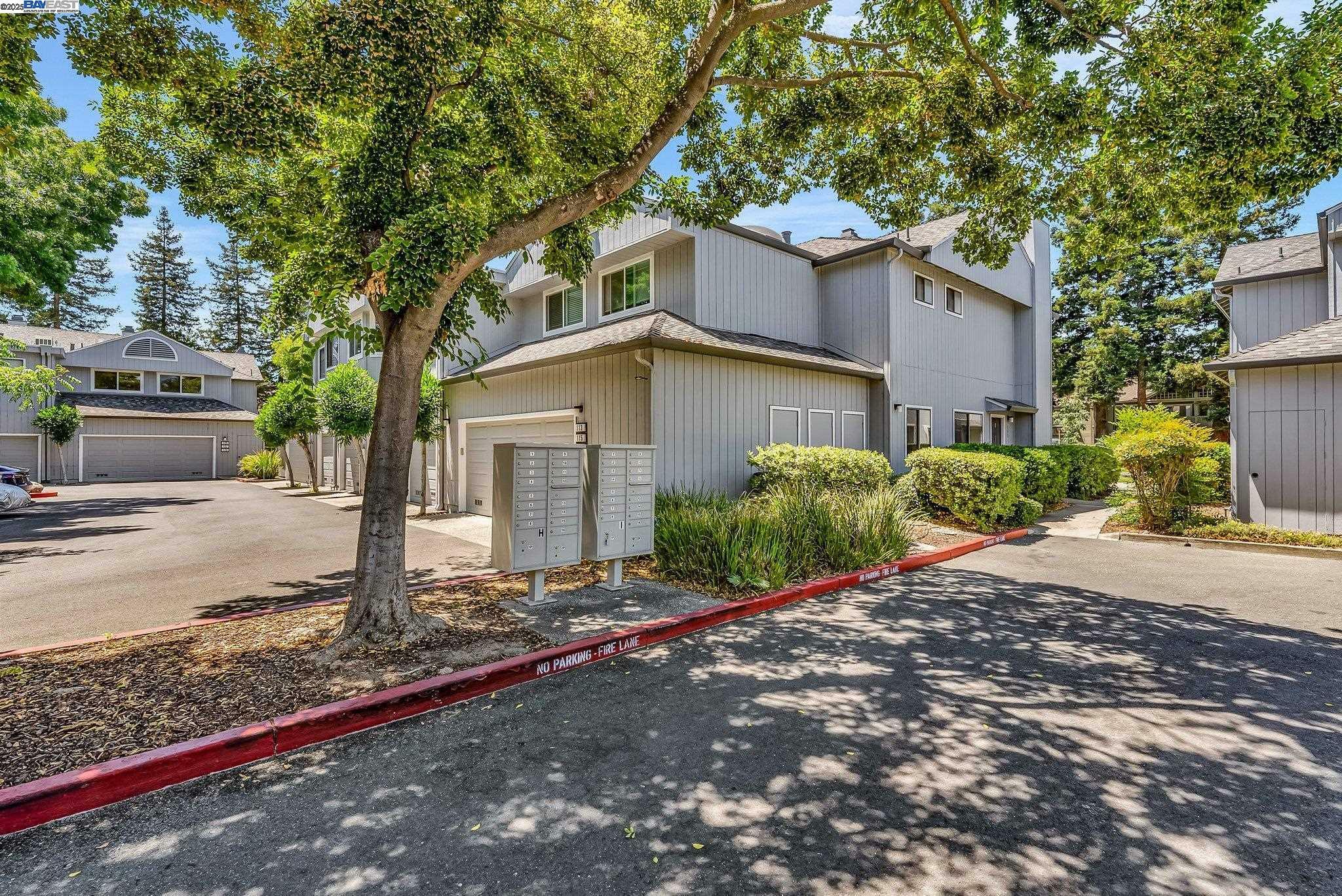 Property Photo: 117 Glenbridge Ct CA 94523