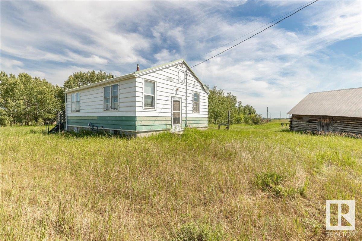 Property Photo: 57022 Rge Road 213 AB T0A 2W0