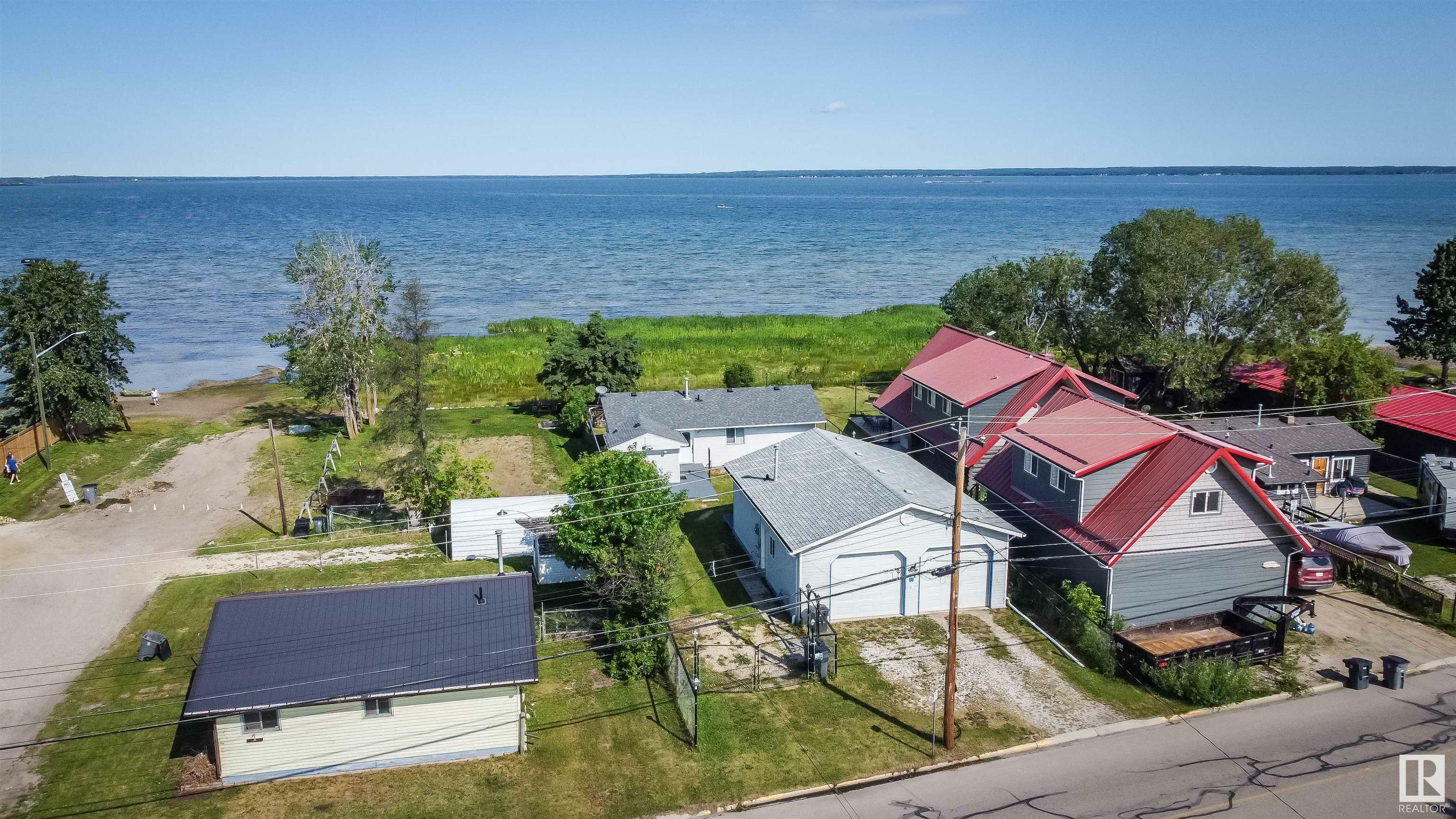 5036 50 Avenue  Rural Lac Ste. Anne County AB T0E 0A0 photo