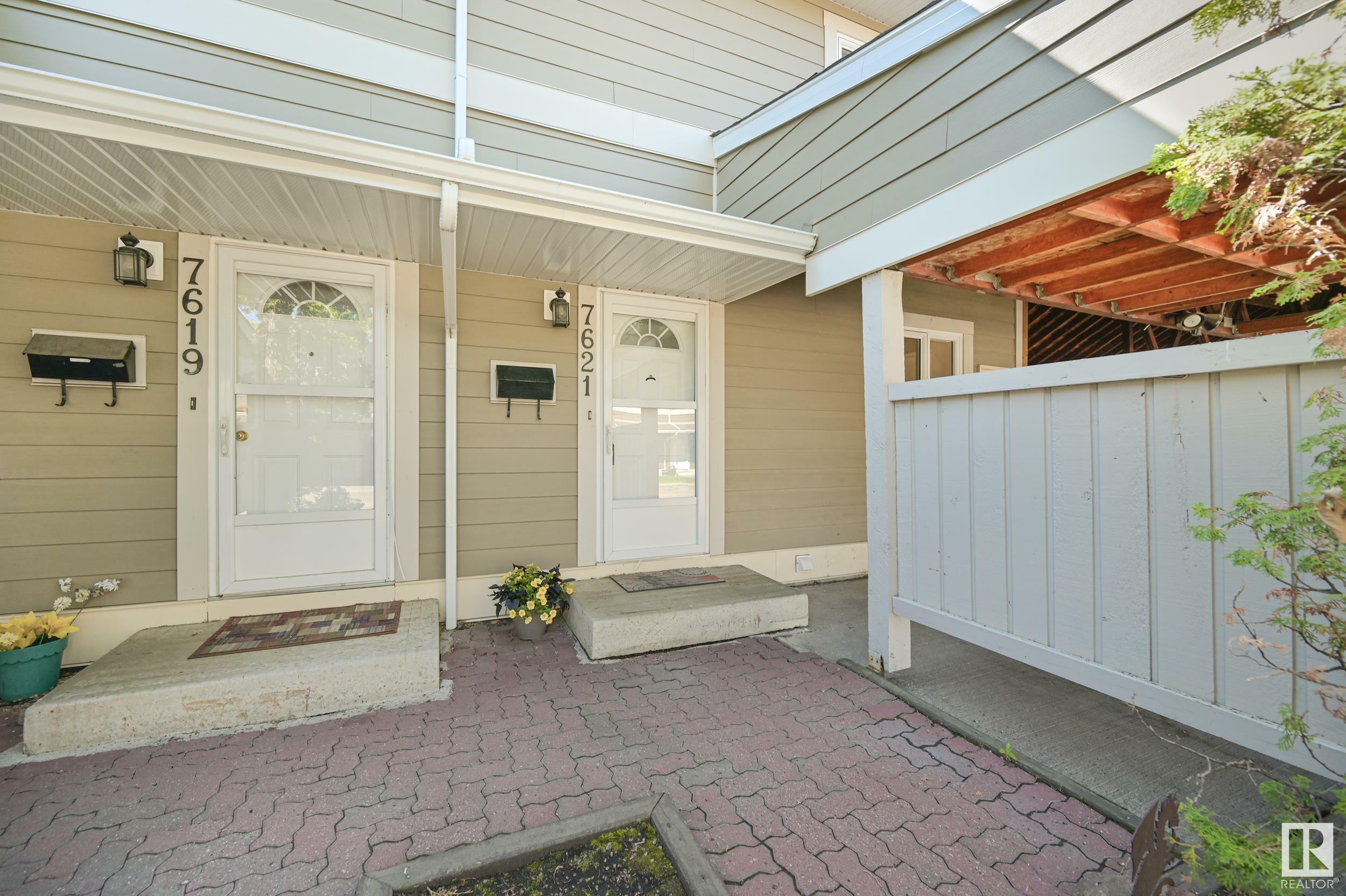 Property Photo:  7621 40 Avenue NW  AB T6K 1V5 