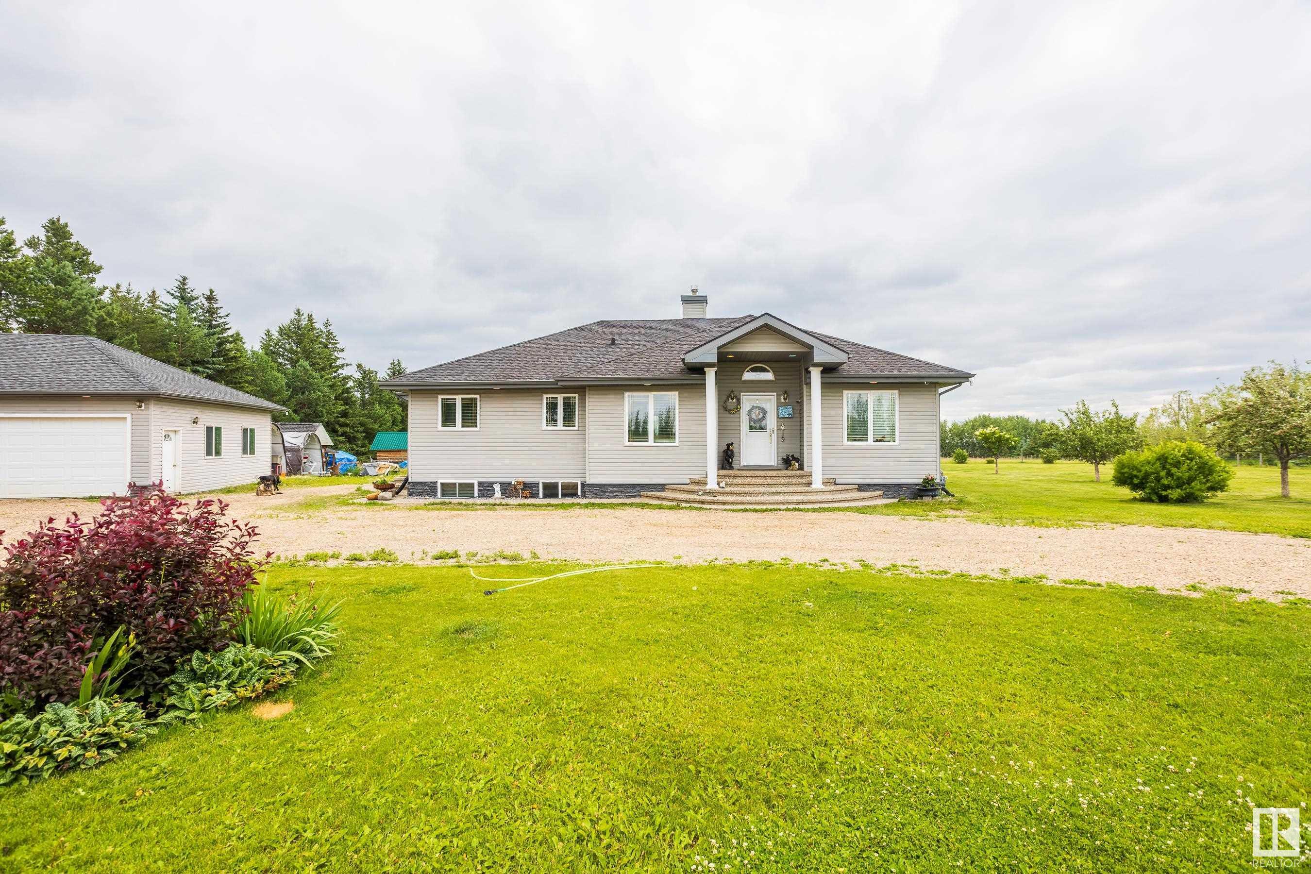 Property Photo: 55121 Rge Road 10 15 AB T8R 0K3