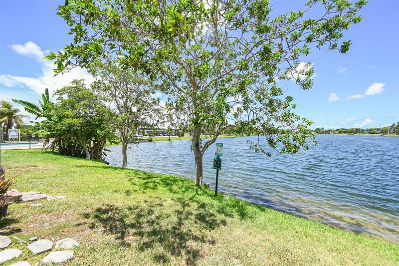 Property Photo: 4122 SW 61st Ave 8 FL 33314