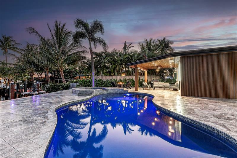 Property Photo: 160 SE 3rd Ct FL 33060