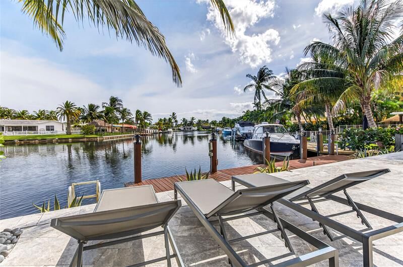 Property Photo:  160 SE 3rd Ct  FL 33060 