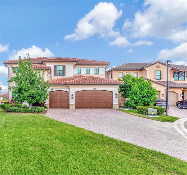 Property Photo: 11965 Lake House Ln FL 33076