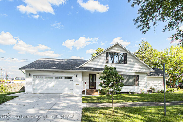 2711 Lasalle Boulevard  Lansing MI 48912 photo