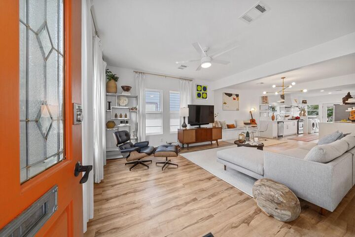 Property Photo: 717 E 23rd Street TX 77008