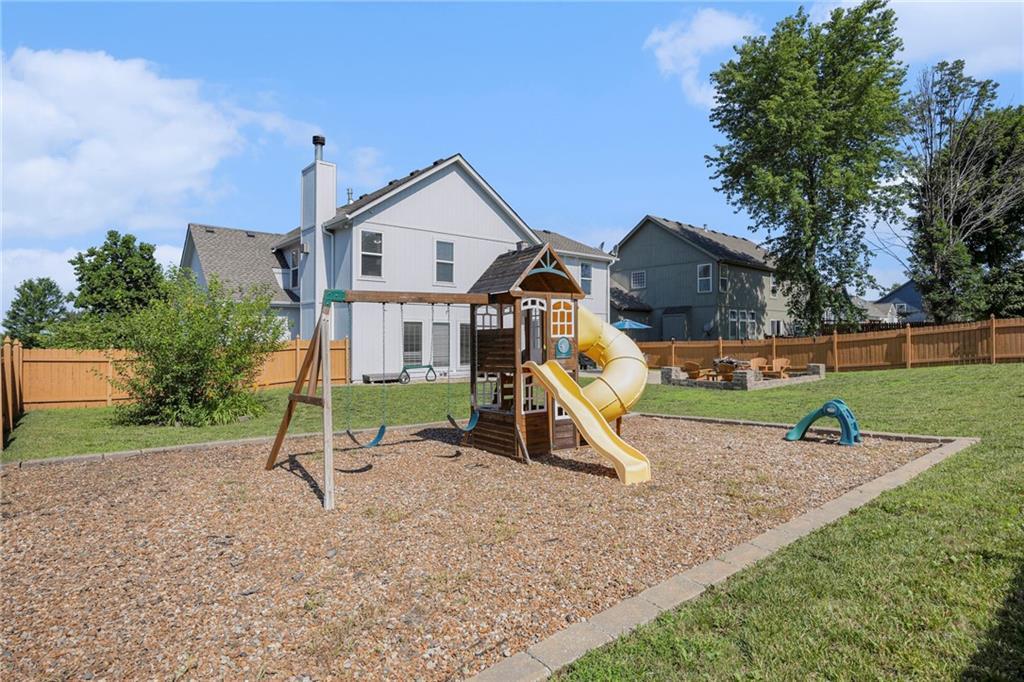 Property Photo:  2417 SW Woodhaven Lane  MO 64082 