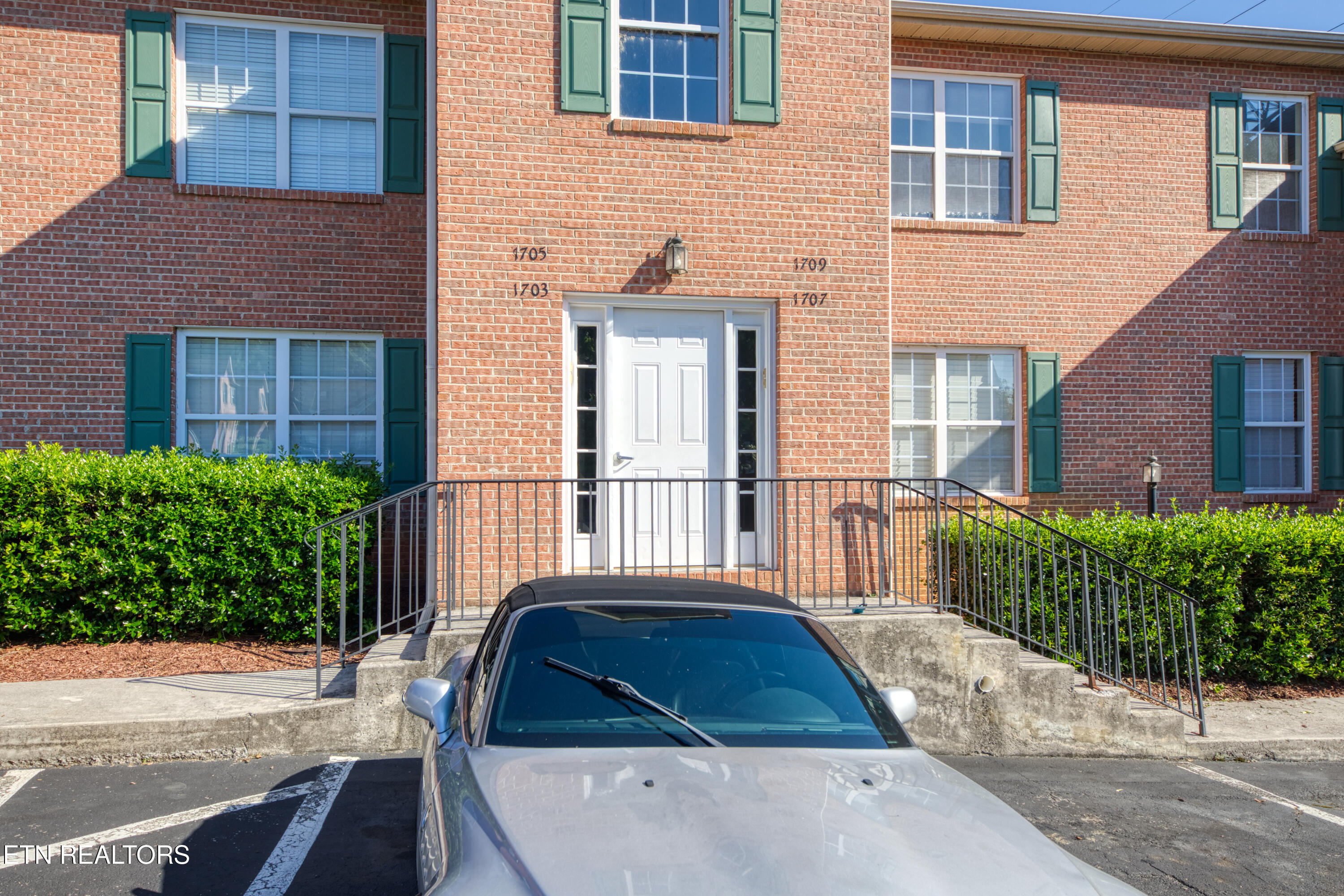 1709 Maple View Way 4A  Knoxville TN 37918 photo