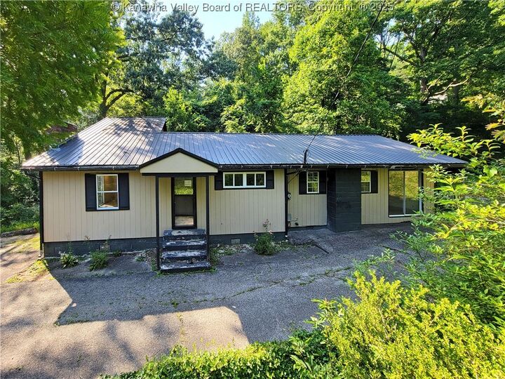 807 Honeysuckle Road  Elkview WV 25071 photo
