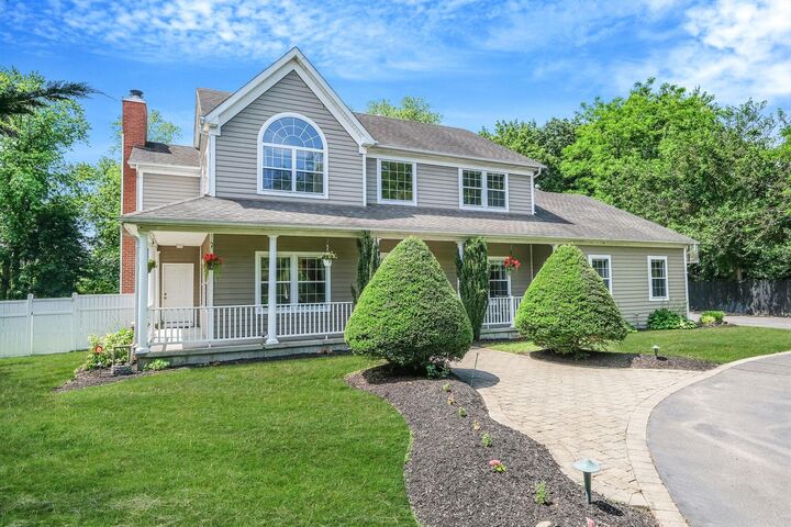 Property Photo:  6 Muellers Lane  NY 11980 