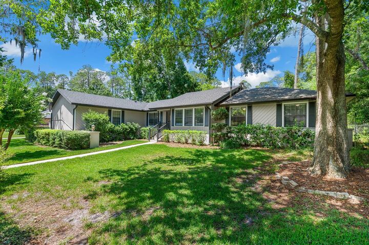 Property Photo:  5533 SW 37th Lane  FL 32608 