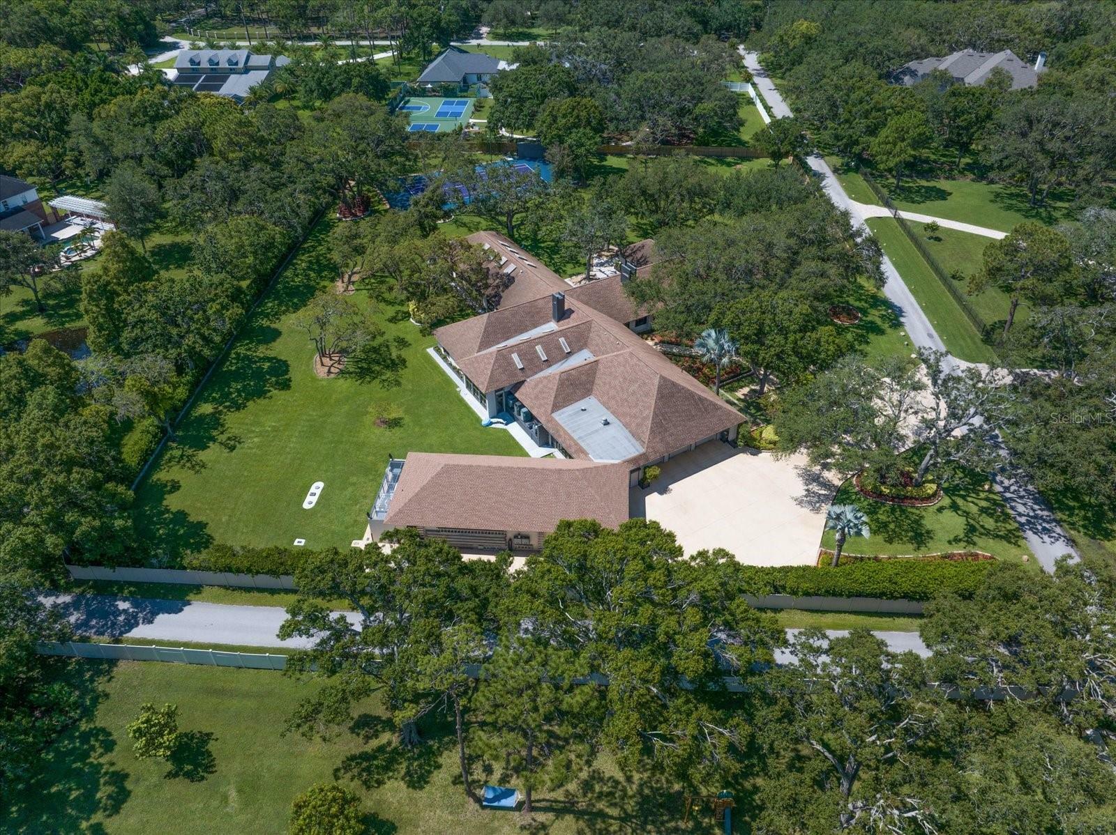 Property Photo: 1835 Alicia Way FL 33764