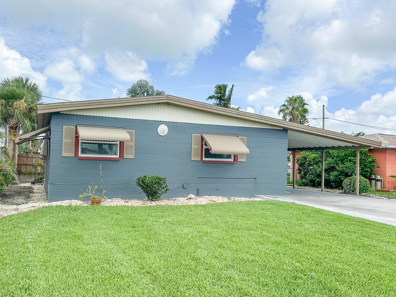 Property Photo: 1431 Island Drive S FL 33707