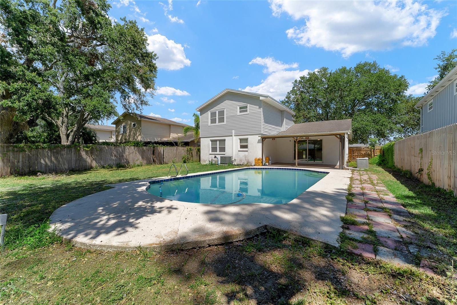 Property Photo: 208 SE Lincoln Circle N FL 33703
