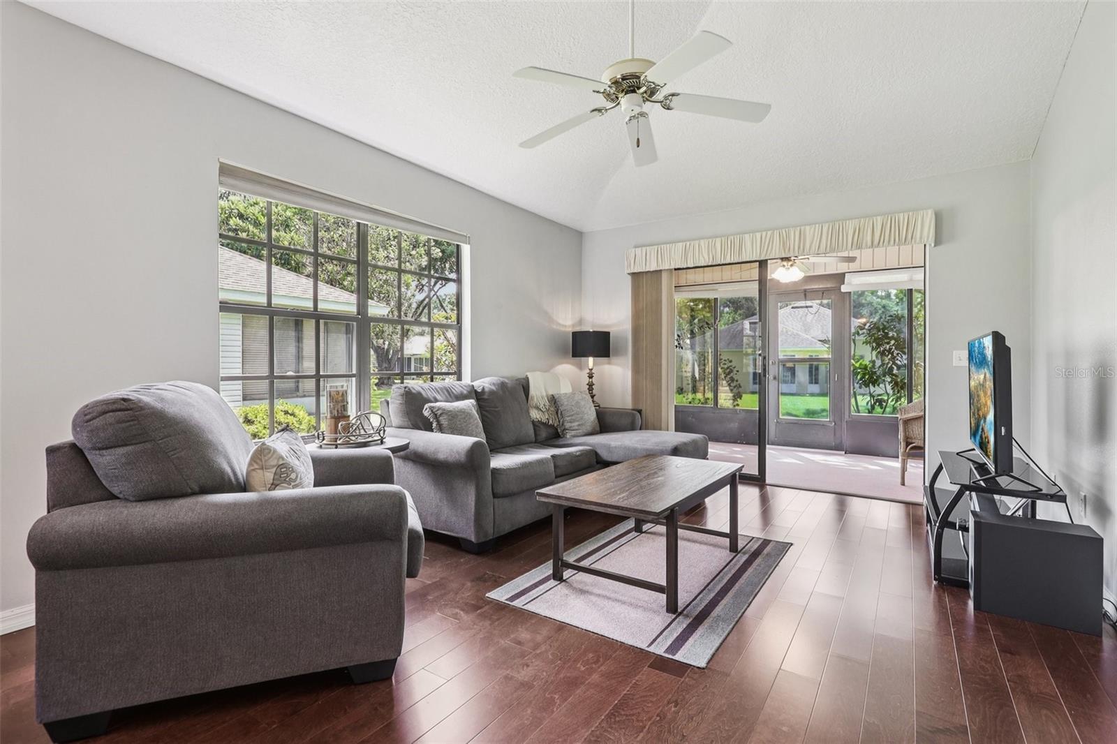 Property Photo: 324 Juniper Way FL 32778