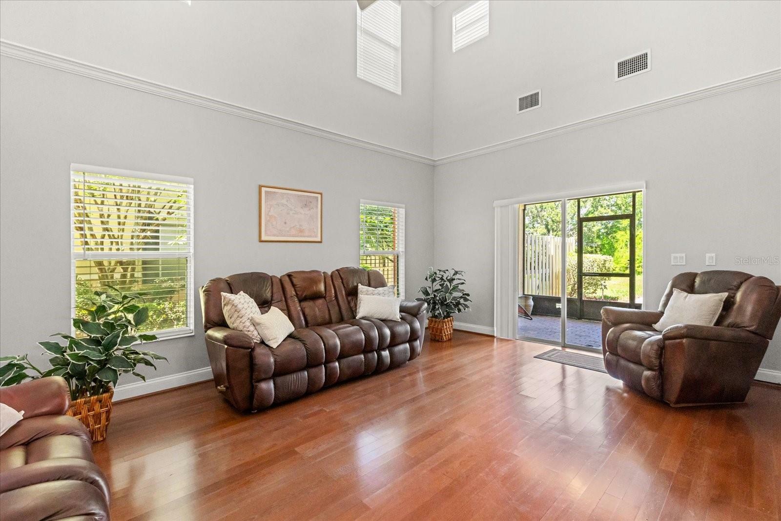 Property Photo: 7348 Regina Way FL 32819