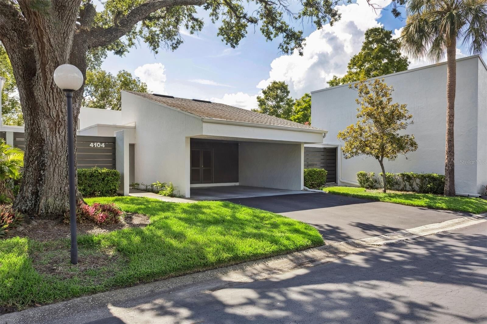 Property Photo:  4104 Northmeadow Circle 4104  FL 33618 