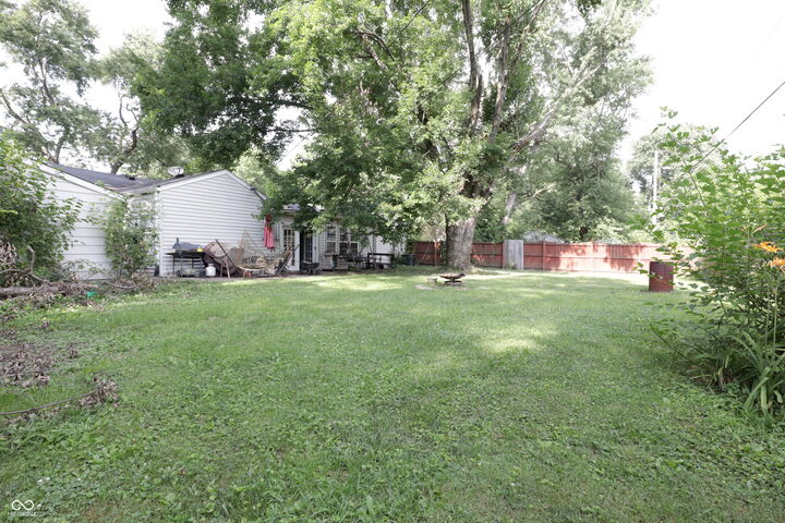Property Photo: 2735 Canterbury Lane IN 46220
