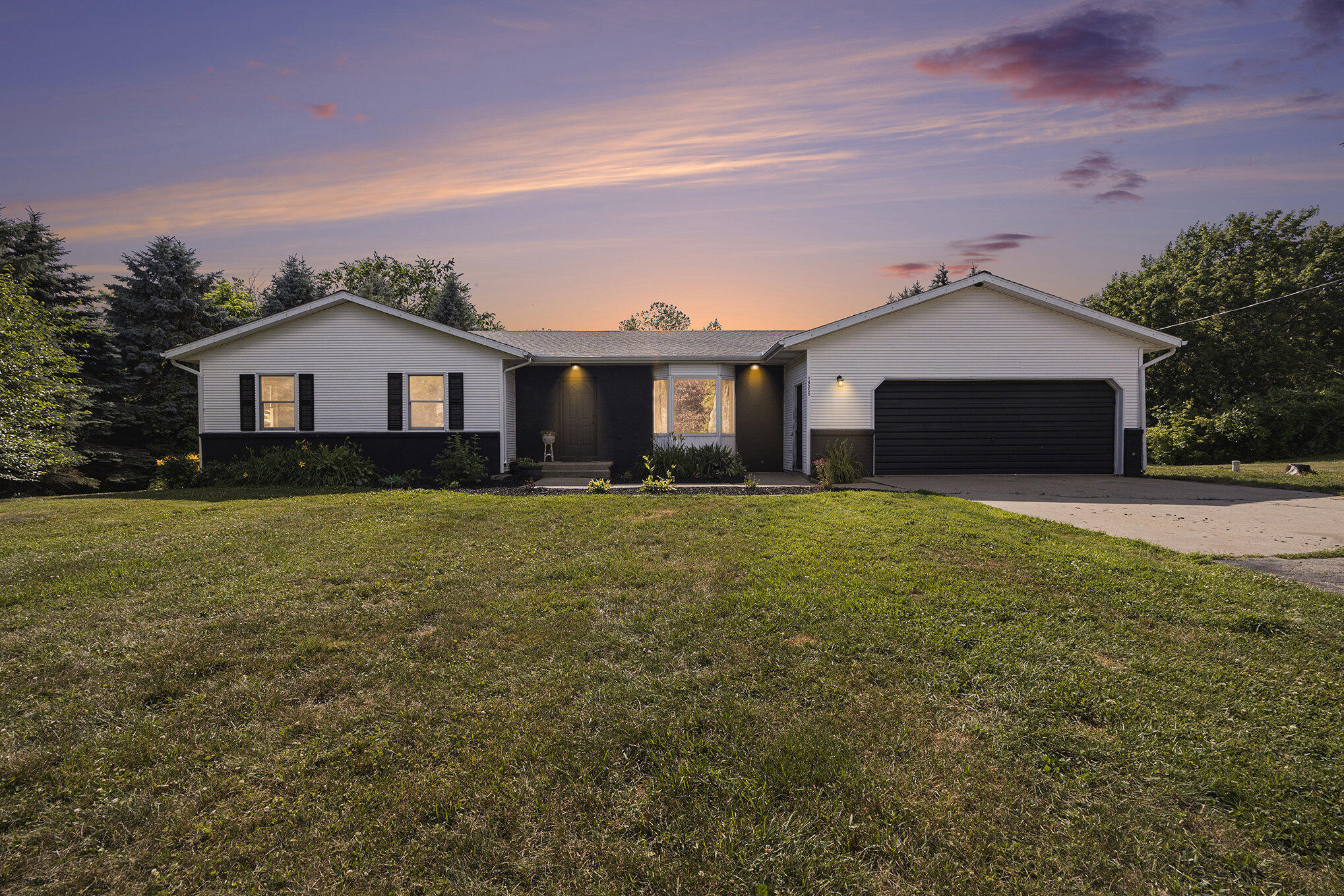 Property Photo: 14555 Fruit Ridge Avenue MI 49330