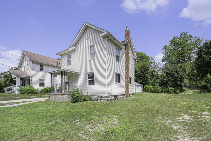 Property Photo: 1211 S Jackson Street MI 49203