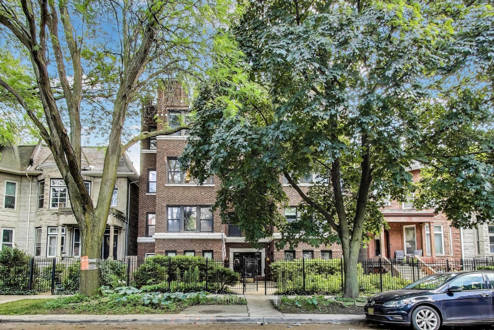 Property Photo: 1311 W Pratt Boulevard 2 IL 60626