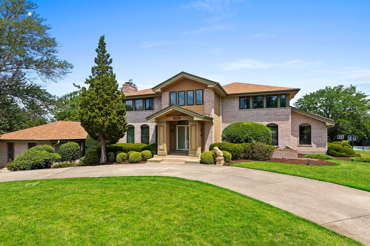Property Photo: 508 Sauk Path SE IL 60523