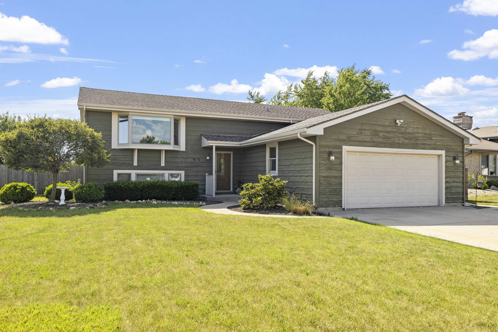 Property Photo: 913 S Bentley Road IL 60451