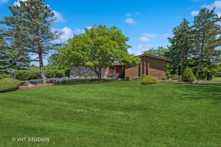 104 Lois Lane  Deer Park IL 60010 photo