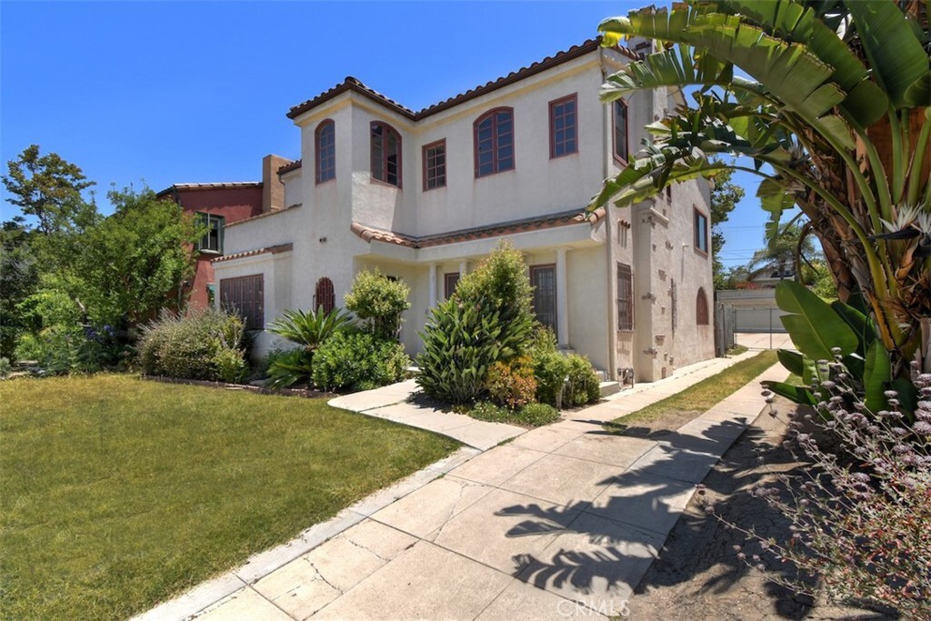 Property Photo: 918 S Muirfield Road CA 90019