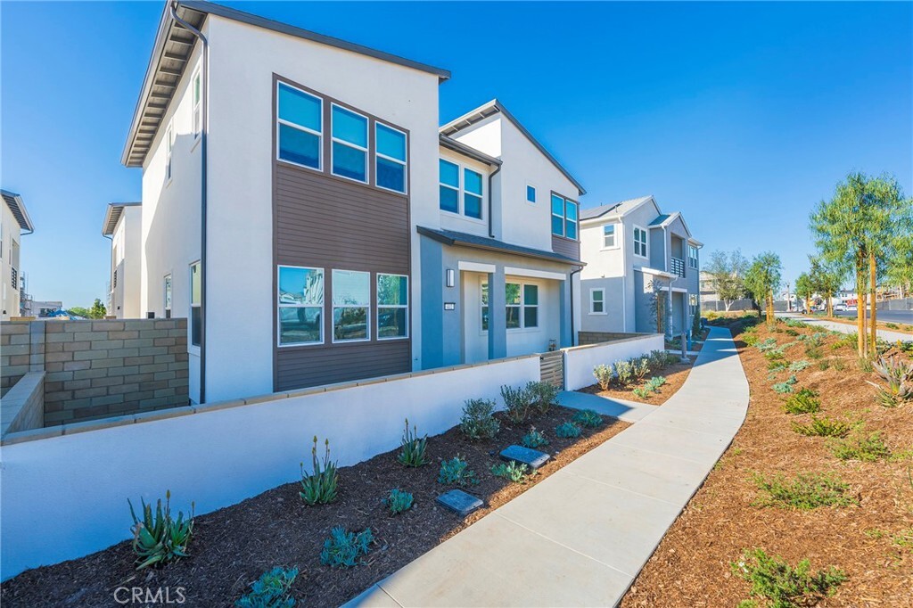 Property Photo:  412 Flycatcher  CA 92618 