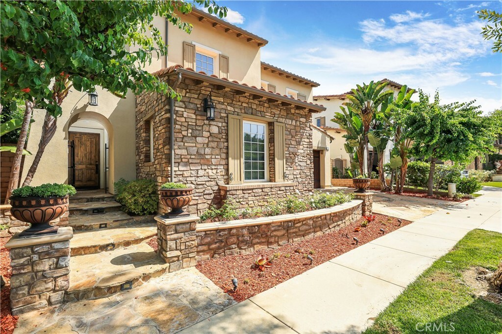 Property Photo: 41 Balcony CA 92603