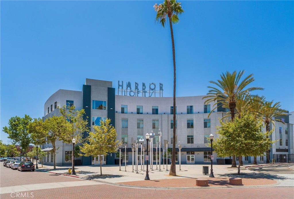Property Photo: 435 W Center Street 429 CA 92805