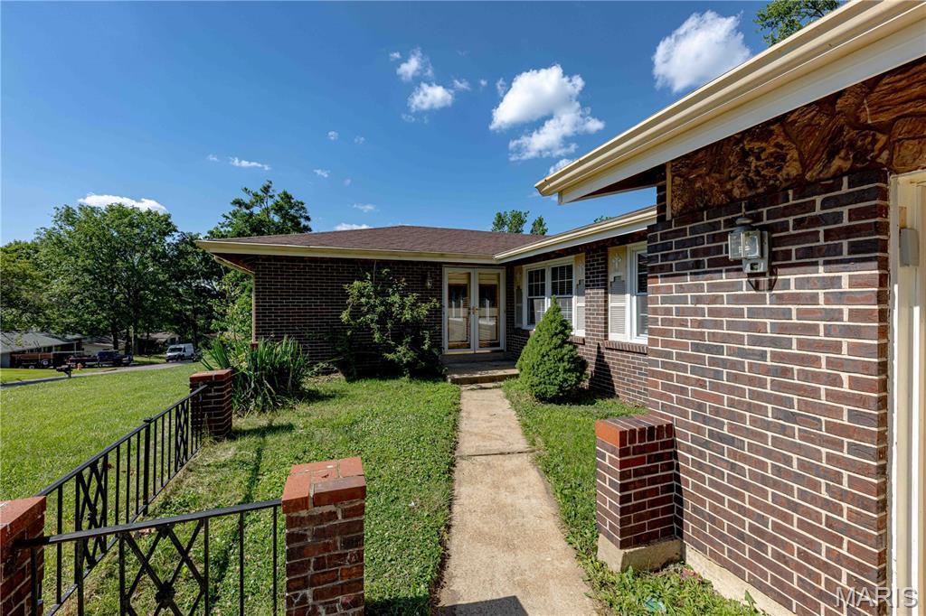 Property Photo: 1212 Cheverly Court MO 63146