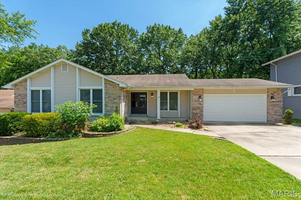 9 Pinehurst Court  St Peters MO 63376 photo
