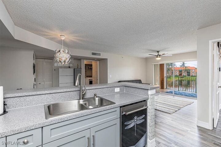 Property Photo: 1205 Wildwood Lakes Blvd 206 FL 34104