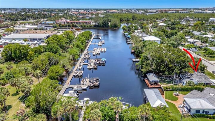 Property Photo: 2160 Harbor Ln FL 34104