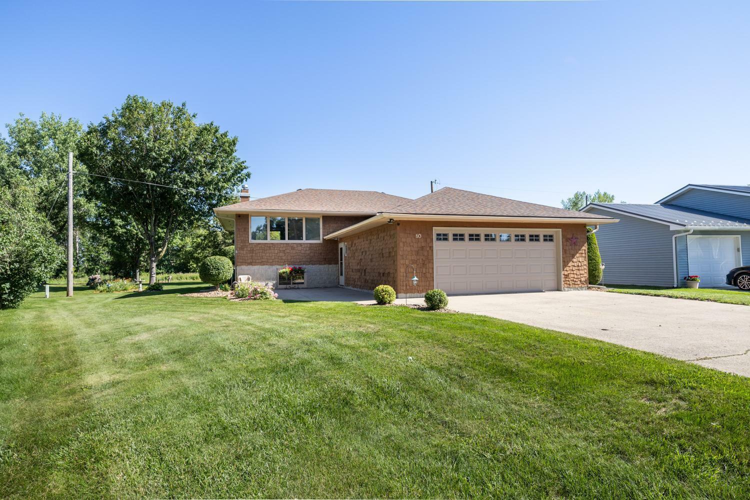 Property Photo: 10 Hillcrest Court SW MN 55963