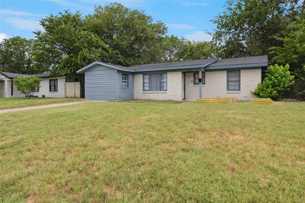 Property Photo: 5541 Cottey Street TX 76119