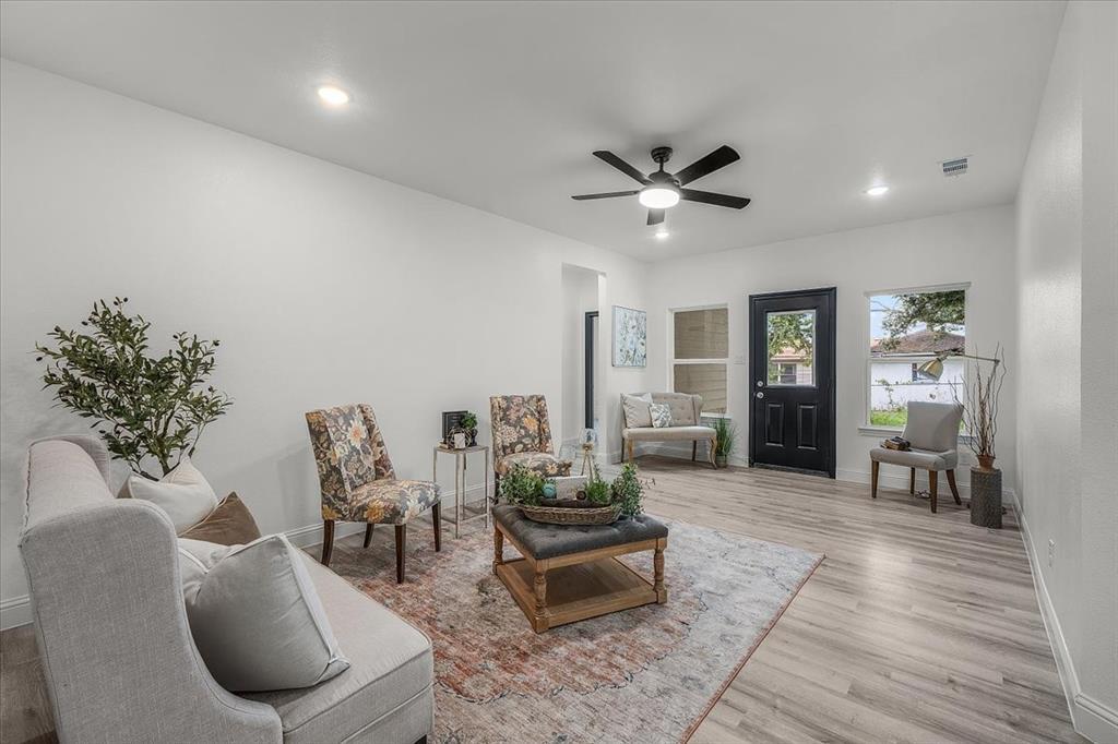 Property Photo: 3513 Woodlake Drive TX 76048