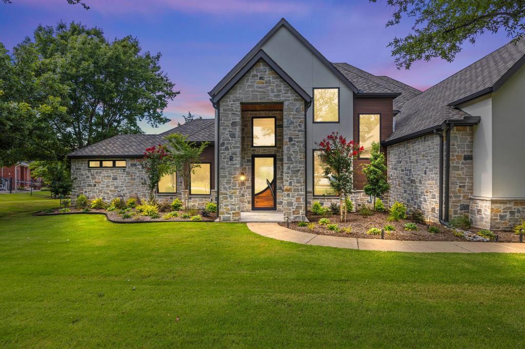 Property Photo: 2000 Warwick Crescent Court TX 76226