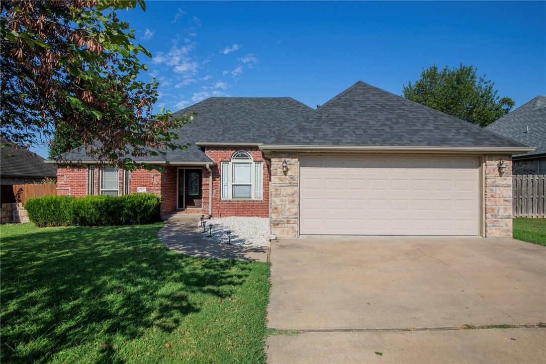 Property Photo: 211 Essex Way AR 72719